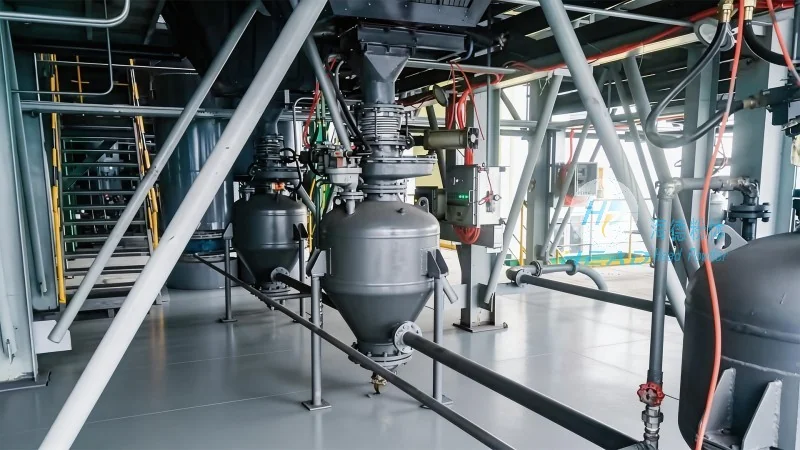 Sistema di trasporto pneumatico per particelle di plastica rinforzata con fibra di vetro